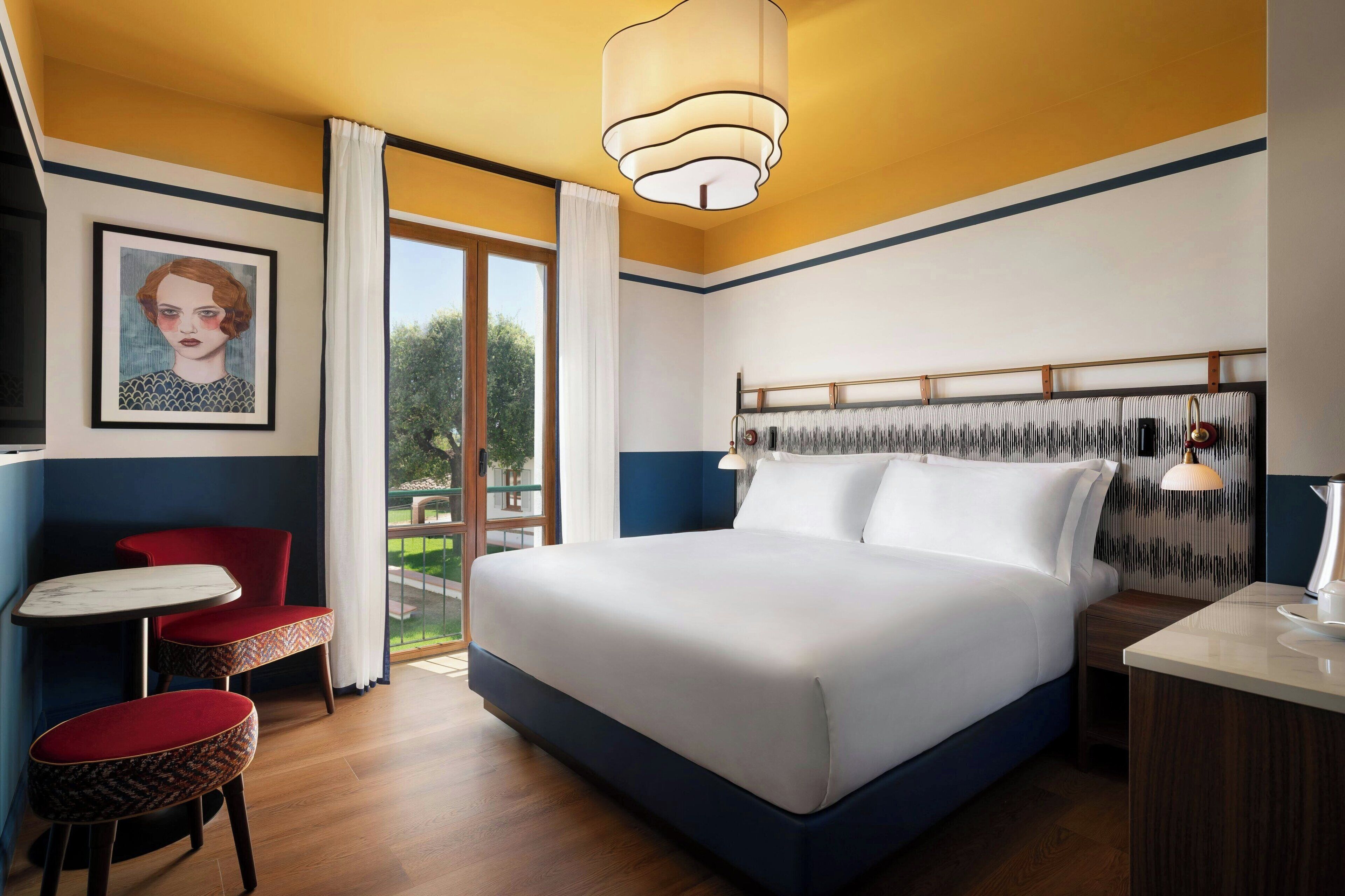 Deluxe Room, 1 King Bed, Garden View | Premium bedding, minibar, in-room safe, desk