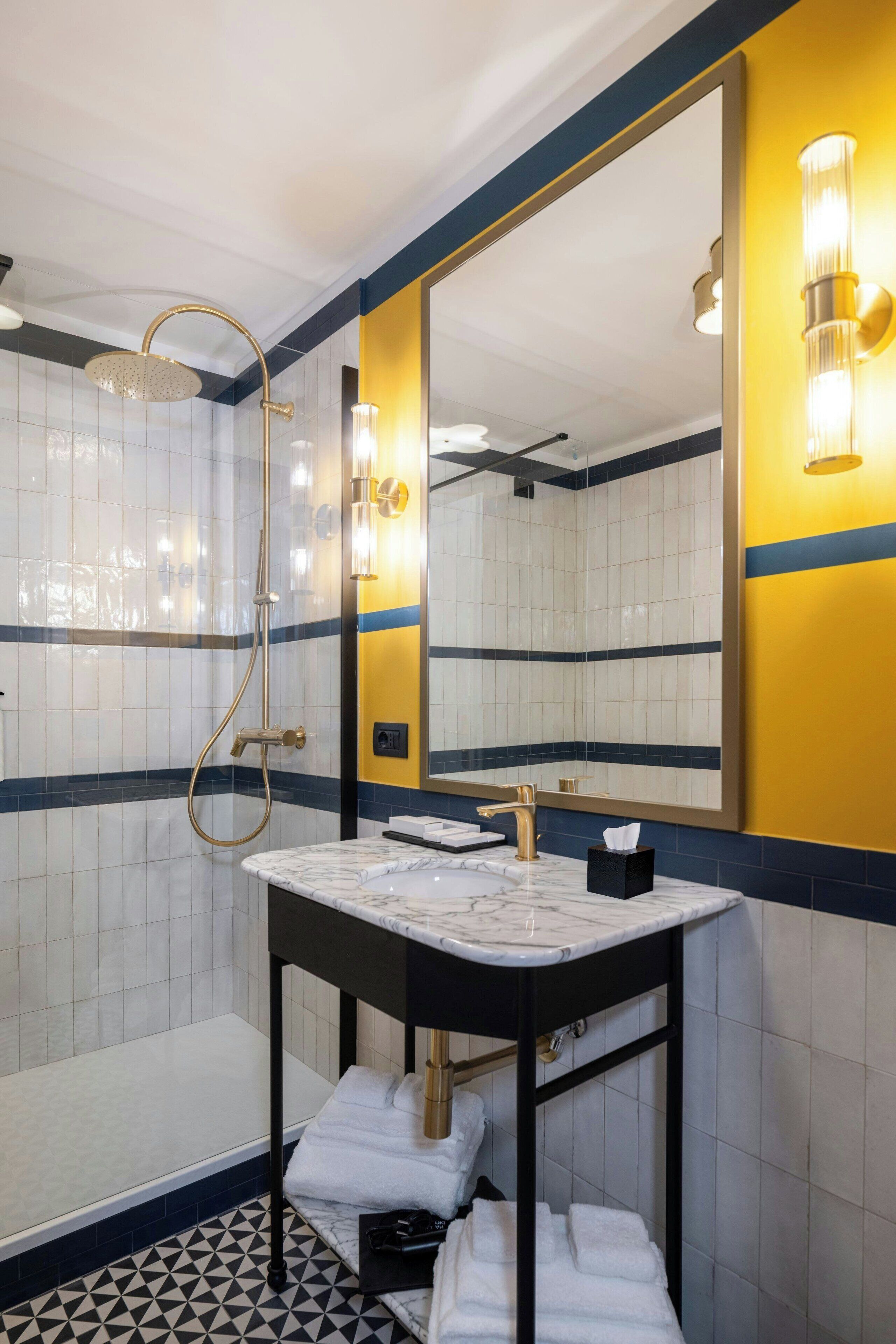 shower, free toiletries, hair dryer, bidet