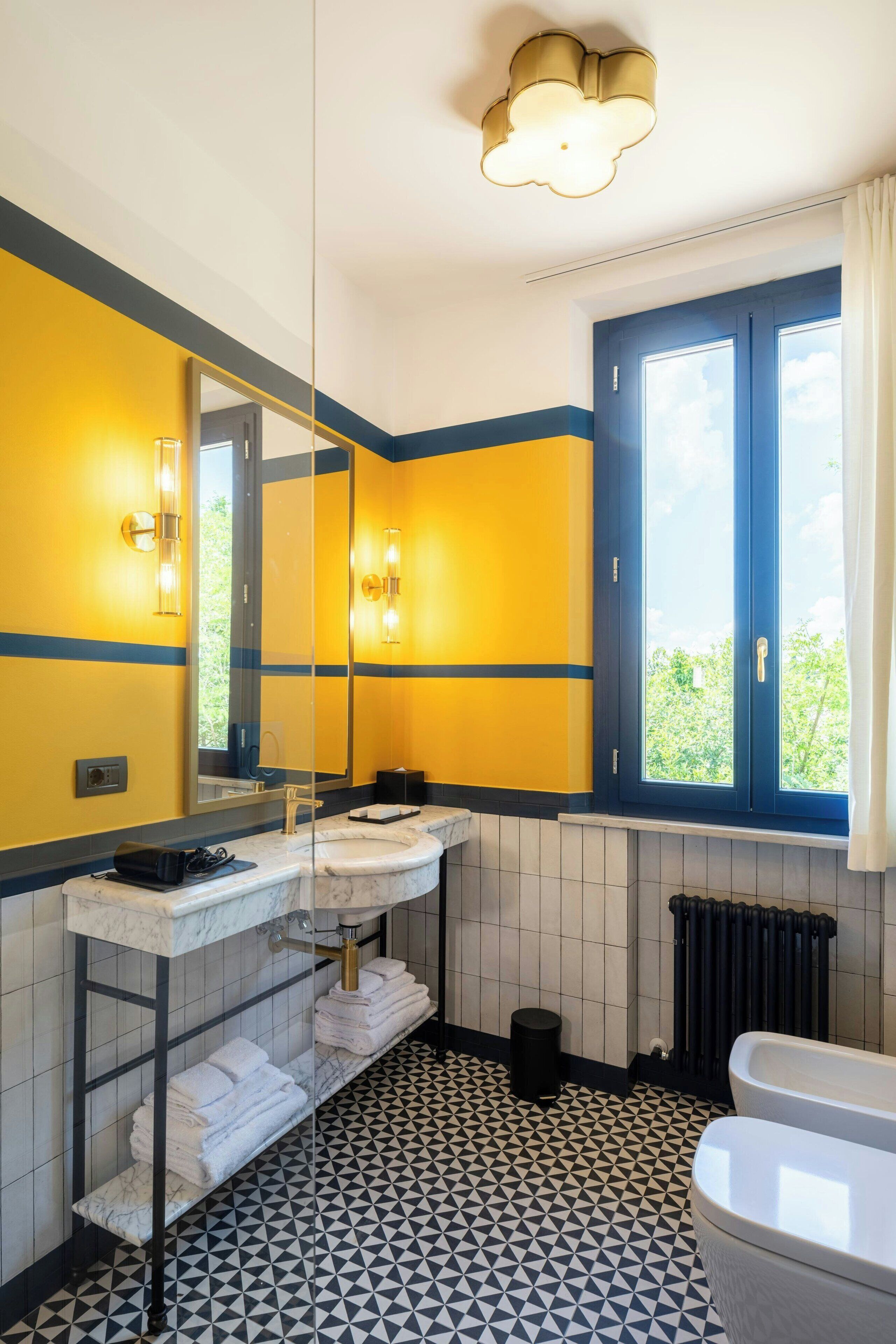 shower, free toiletries, hair dryer, bidet