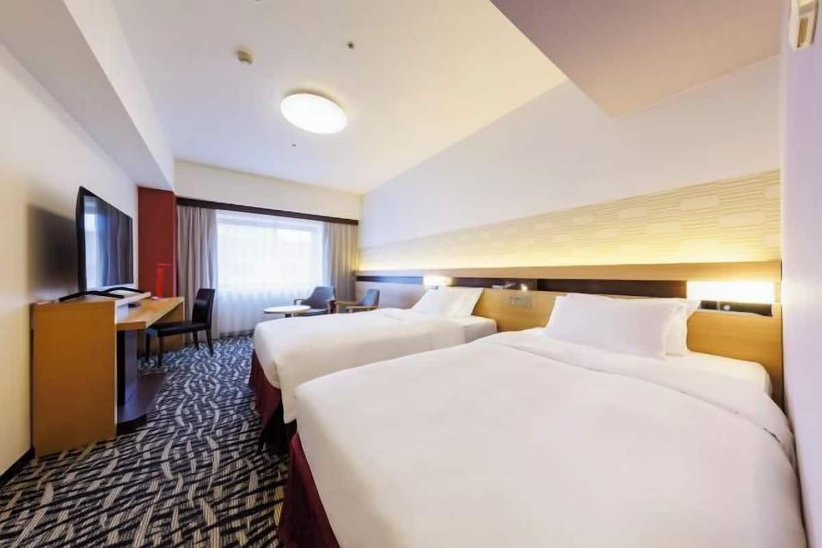 Down comforters, Select Comfort beds, in-room safe, laptop workspace