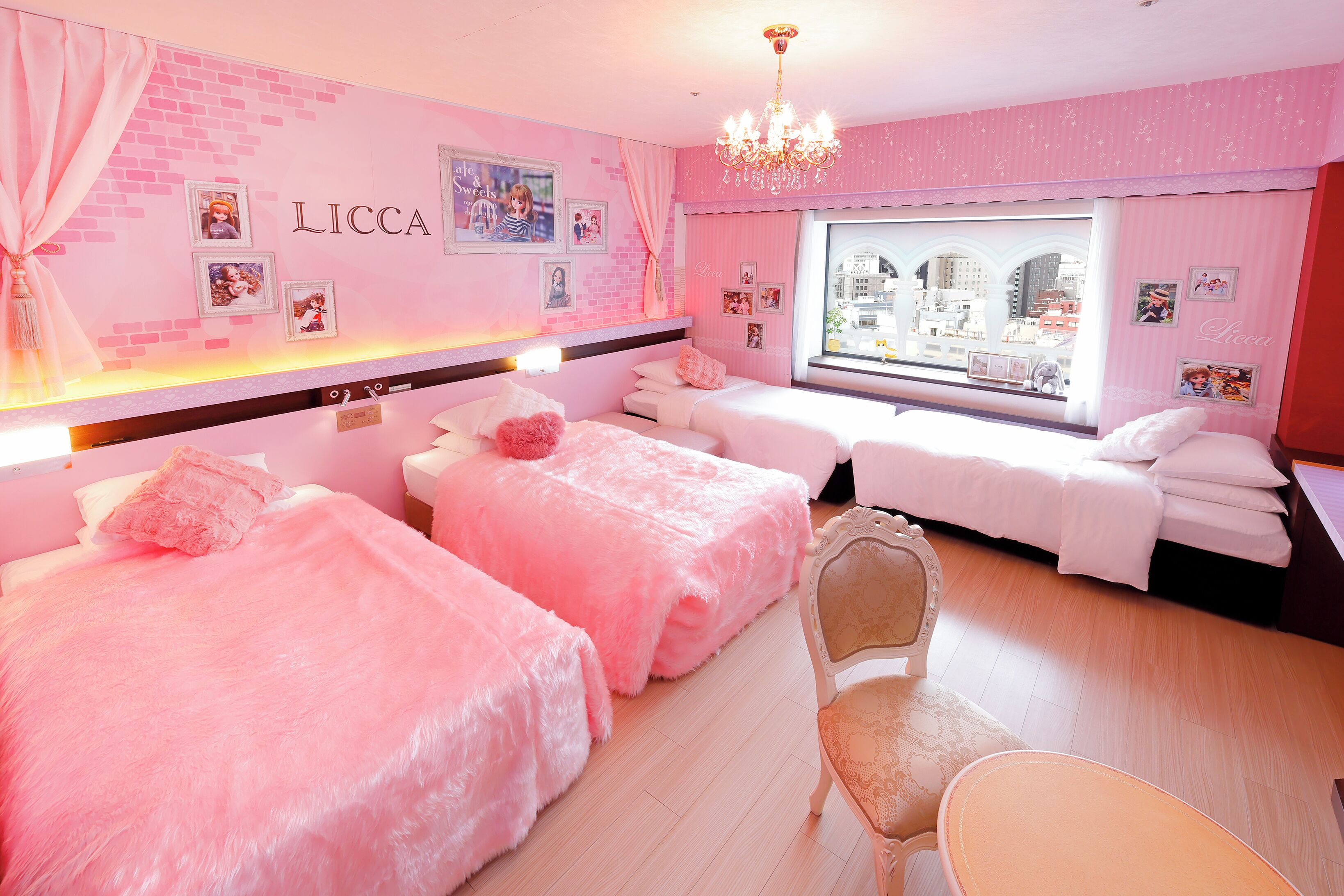 Collaboration room with treasure hunt and souvenir (4 adults,1 bed for age 7+), Non Smoking | Down duvets, Select Comfort beds, in-room safe, laptop workspace