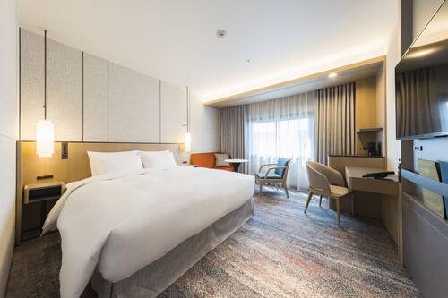 Premium bedding, down duvets, in-room safe, laptop workspace