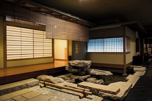 5 restaurants, breakfast, lunch, dinner served; Japanese cuisine