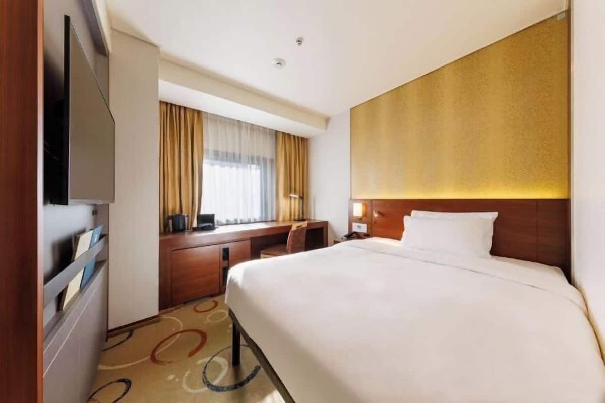 Down duvets, Select Comfort beds, in-room safe, laptop workspace