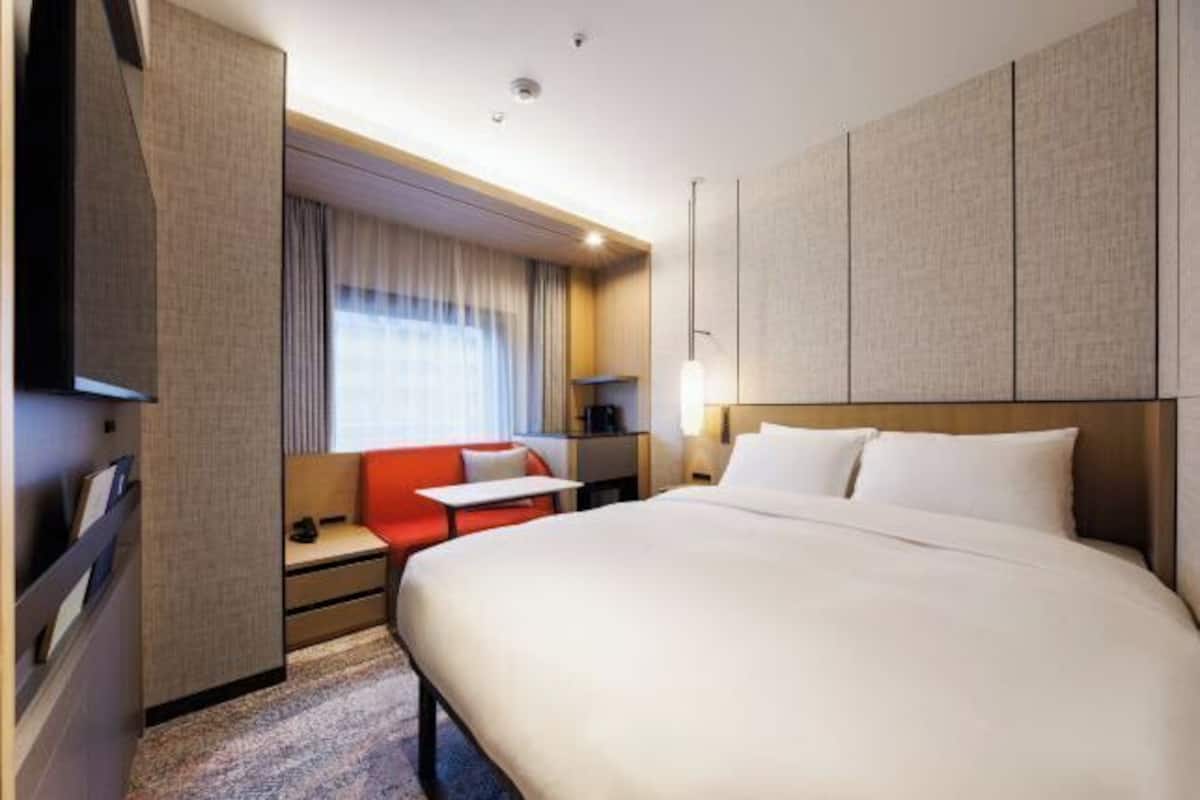 Copriletto in piuma, materassi Select Comfort, una cassaforte in camera