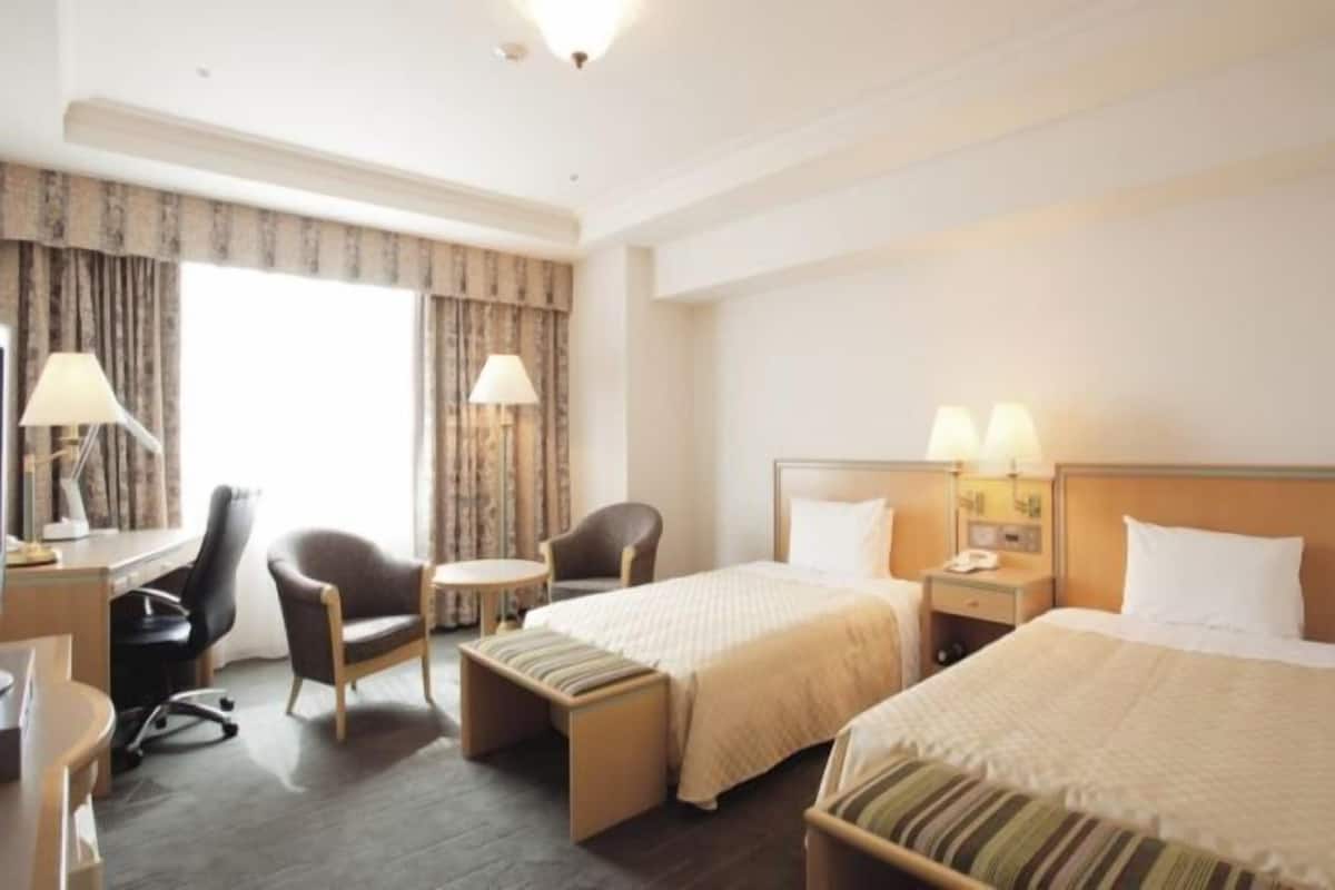 1 bedroom, premium bedding, blackout curtains, iron/ironing board