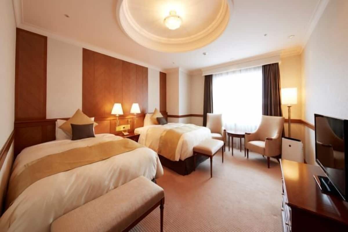 1 bedroom, premium bedding, blackout curtains, iron/ironing board