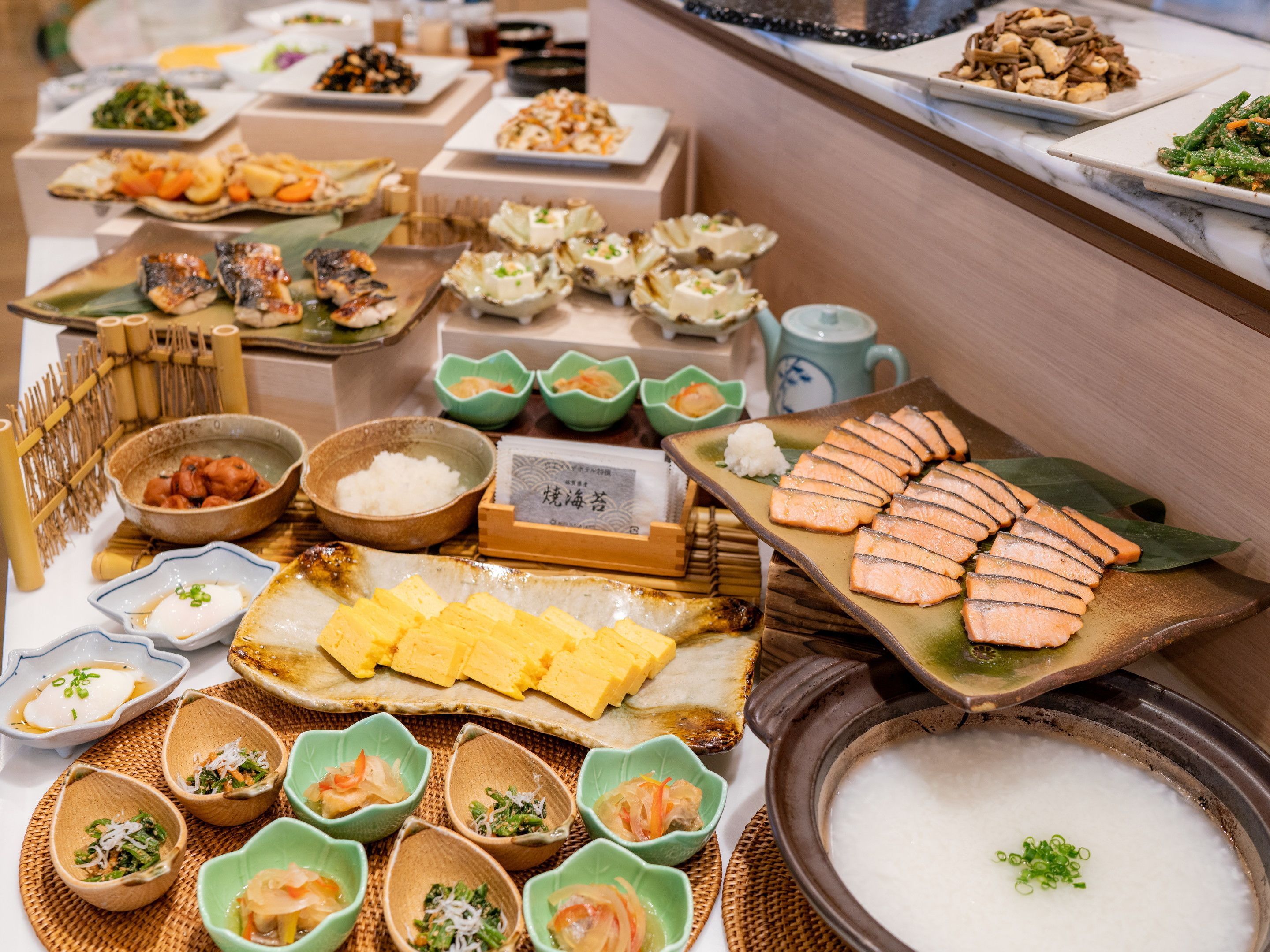 Daily buffet breakfast (JPY 2300 per person)