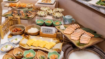 Daily buffet breakfast (JPY 2300 per person)