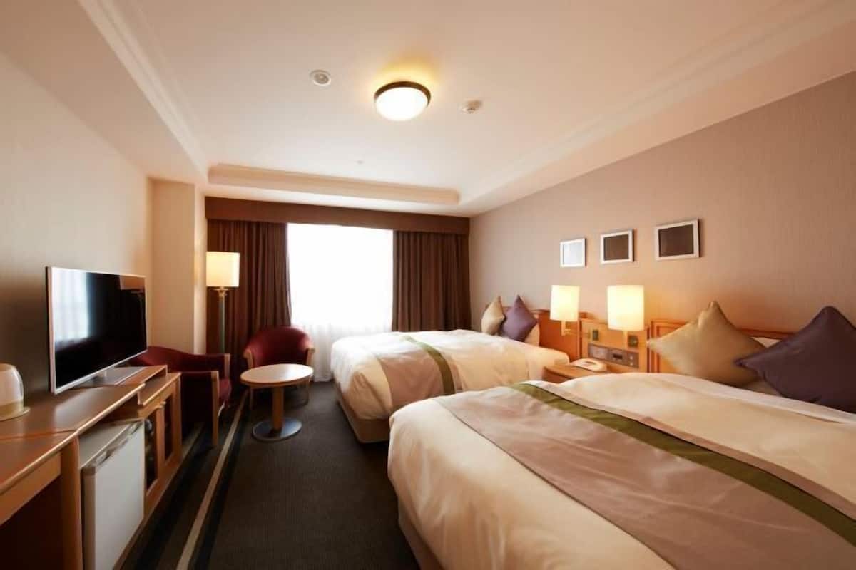 1 bedroom, premium bedding, blackout curtains, iron/ironing board