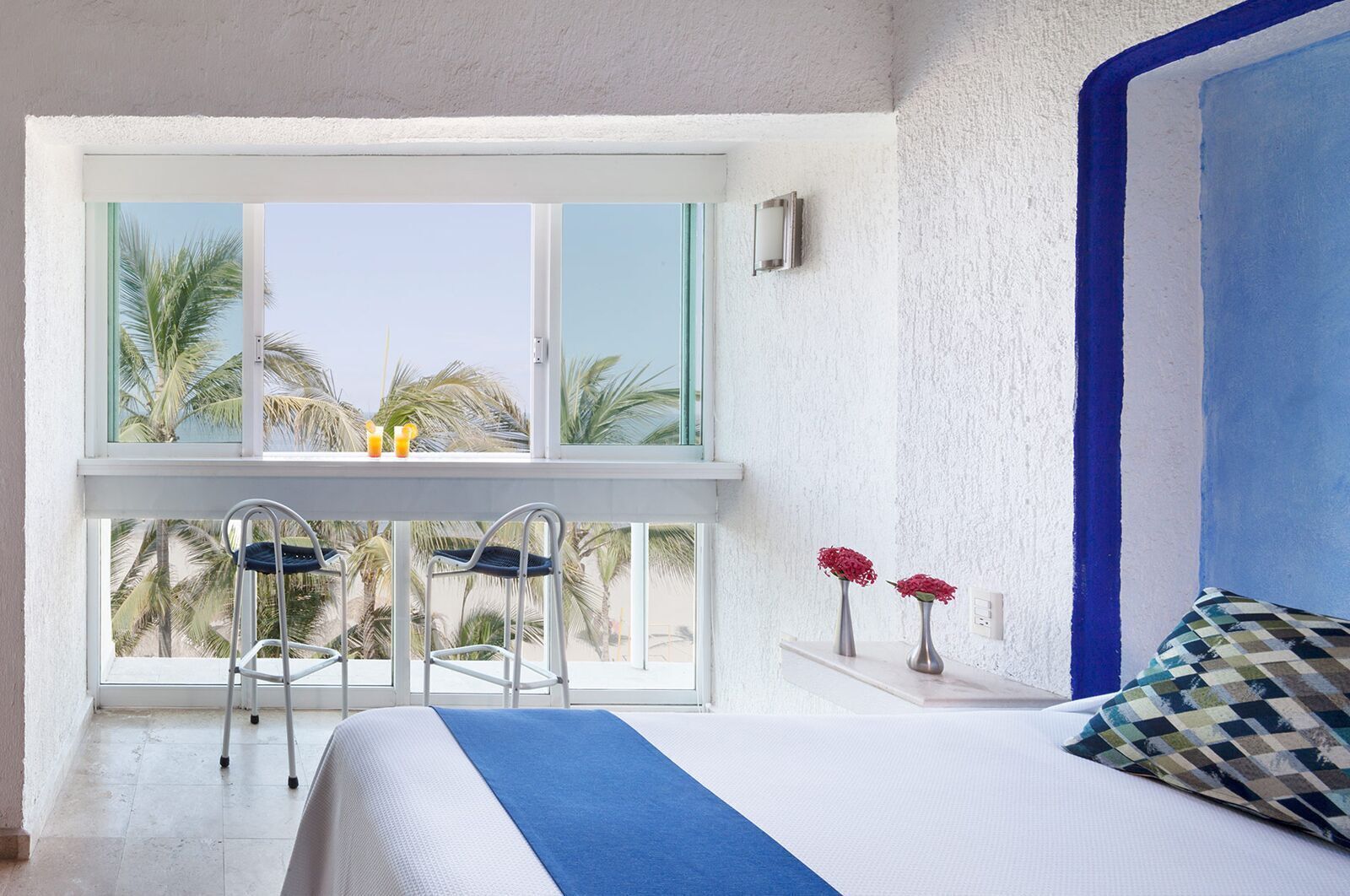 In-room safe, laptop workspace, blackout drapes, iron/ironing board