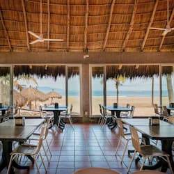 4 restaurants, breakfast, lunch, dinner served; Italian cuisine