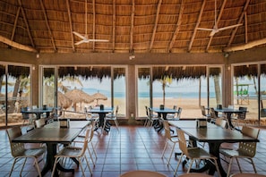 4 restaurants; breakfast, lunch, and dinner served - Villa Varadero (Nuevo Nayarit)
