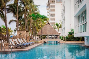 4 piscinas al aire libre