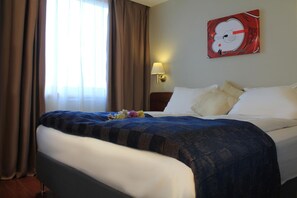 Desk, iron/ironing board, cribs/infant beds, rollaway beds - Maritim Hotel (Tønsberg)