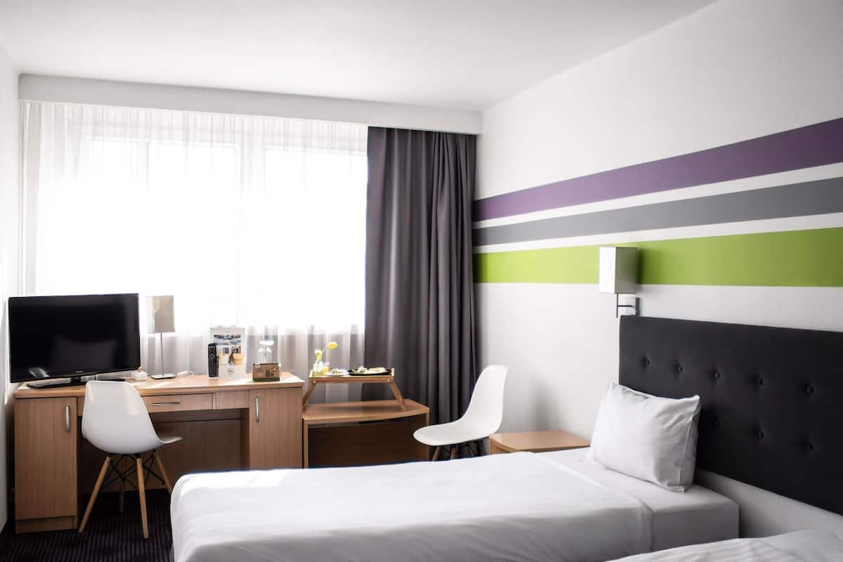 1 bedroom, hypo-allergenic bedding, in-room safe, desk