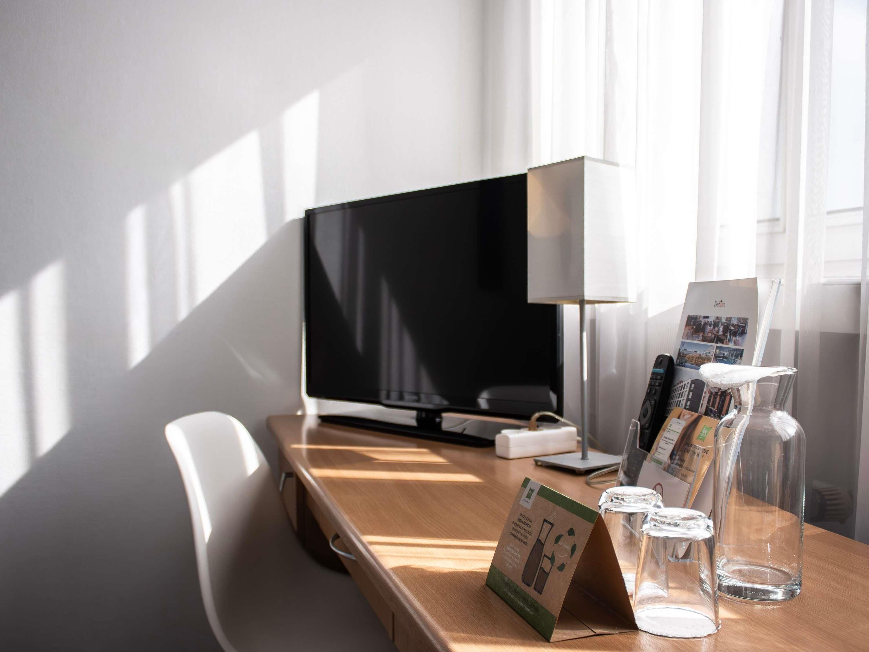 standard room, 2 single beds | 1 bedroom, hypo-allergenic bedding, in-room safe, desk