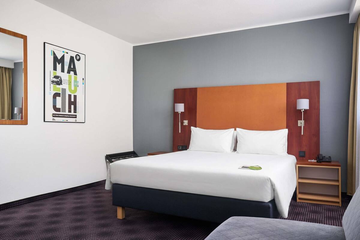 Family Double Room, 1 Double Bed with Sofa bed | 1 bedroom, hypo-allergenic bedding available, in-room safe, desk