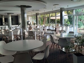 Daily buffet breakfast (PLN 55 per person)