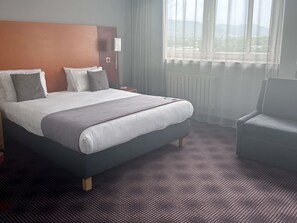 1 bedroom, hypo-allergenic bedding, in-room safe, desk