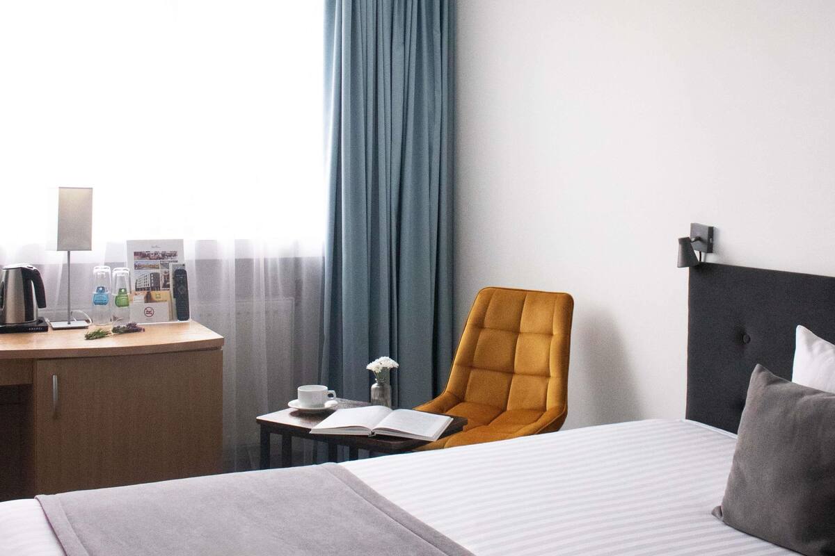 1 bedroom, hypo-allergenic bedding available, in-room safe, desk