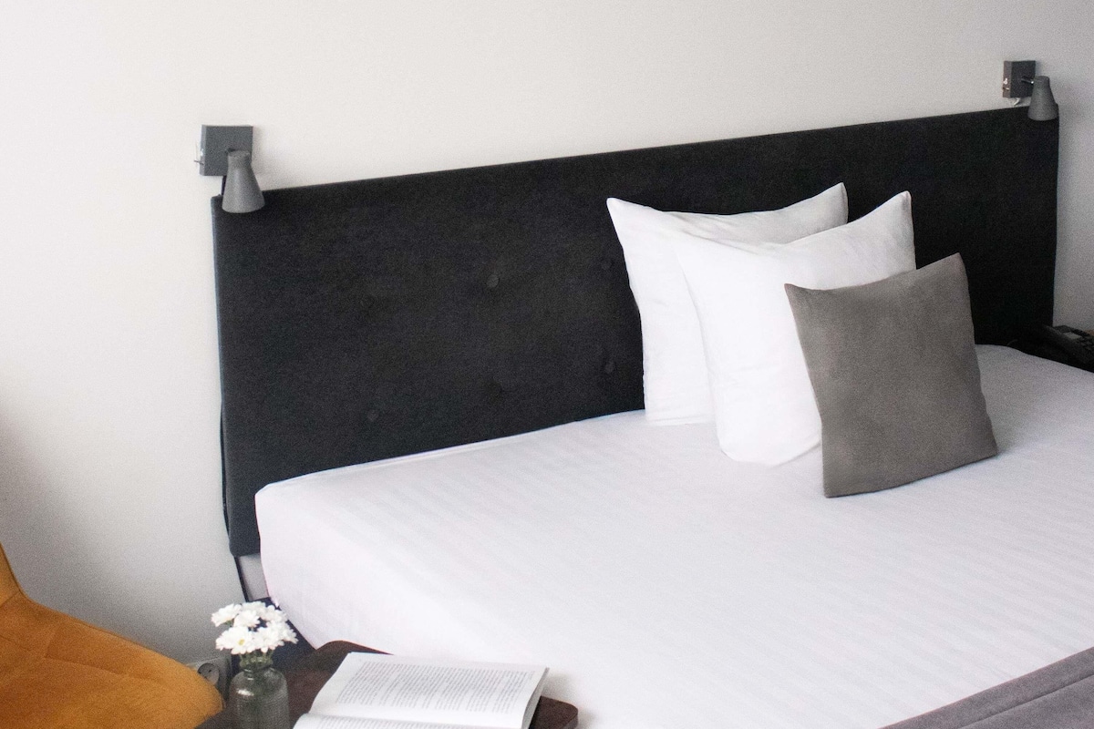 1 bedroom, hypo-allergenic bedding, in-room safe, desk