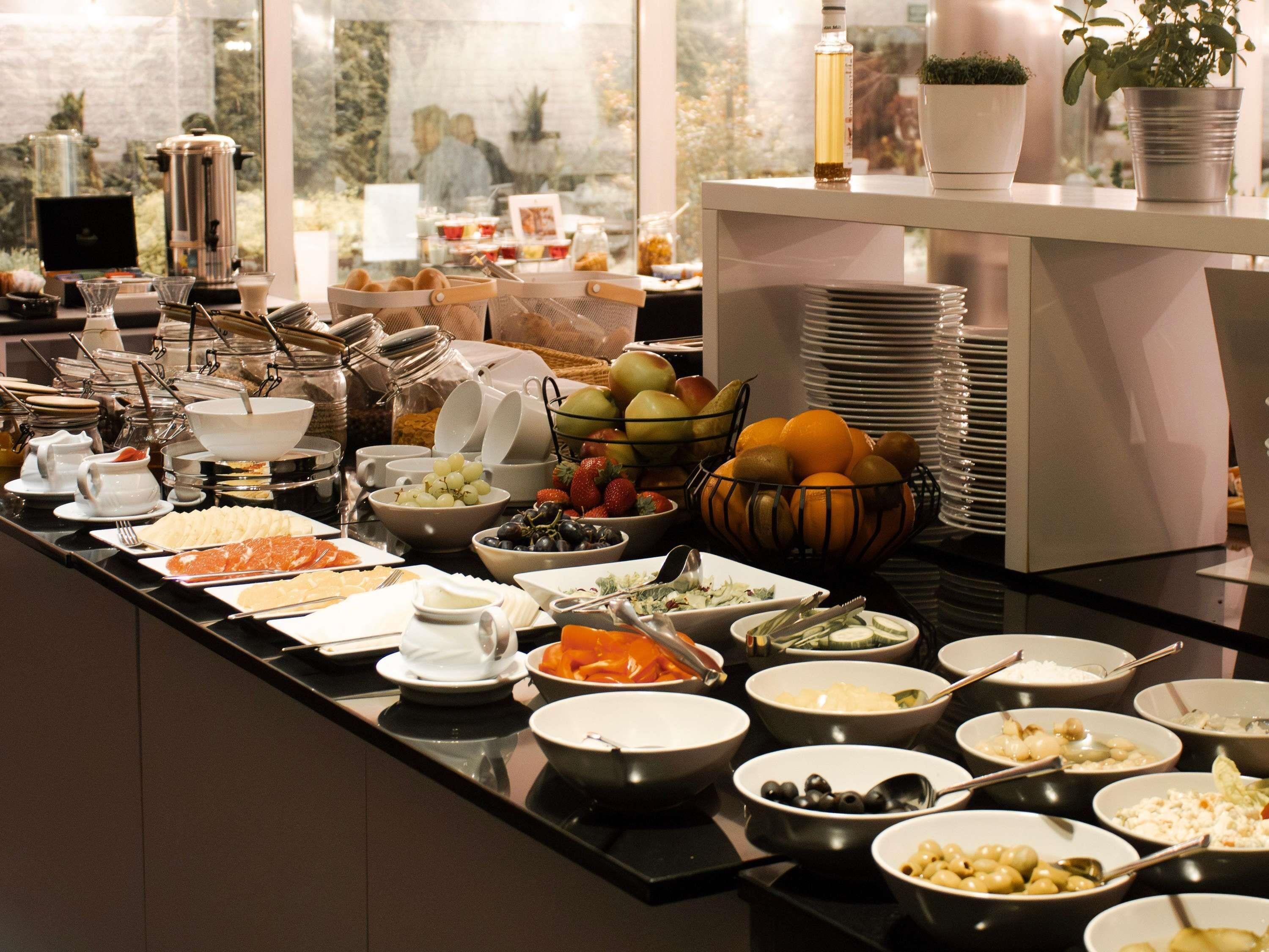 Desayuno buffet todos los días (PLN 55 por persona) 