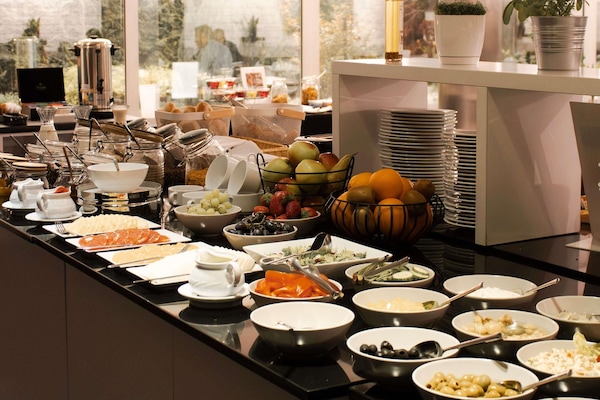 Daily buffet breakfast for a fee