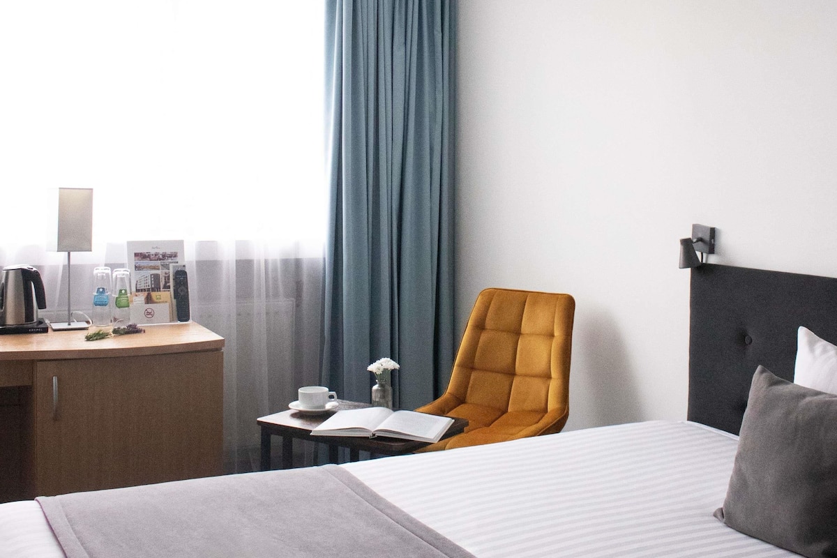 1 bedroom, hypo-allergenic bedding, in-room safe, desk