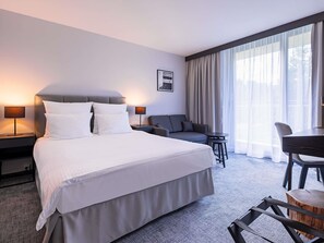 低過敏寢具、客房內保險箱、書桌、熨斗/熨衣板