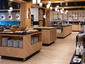 Daily buffet breakfast (PLN 75 per person)