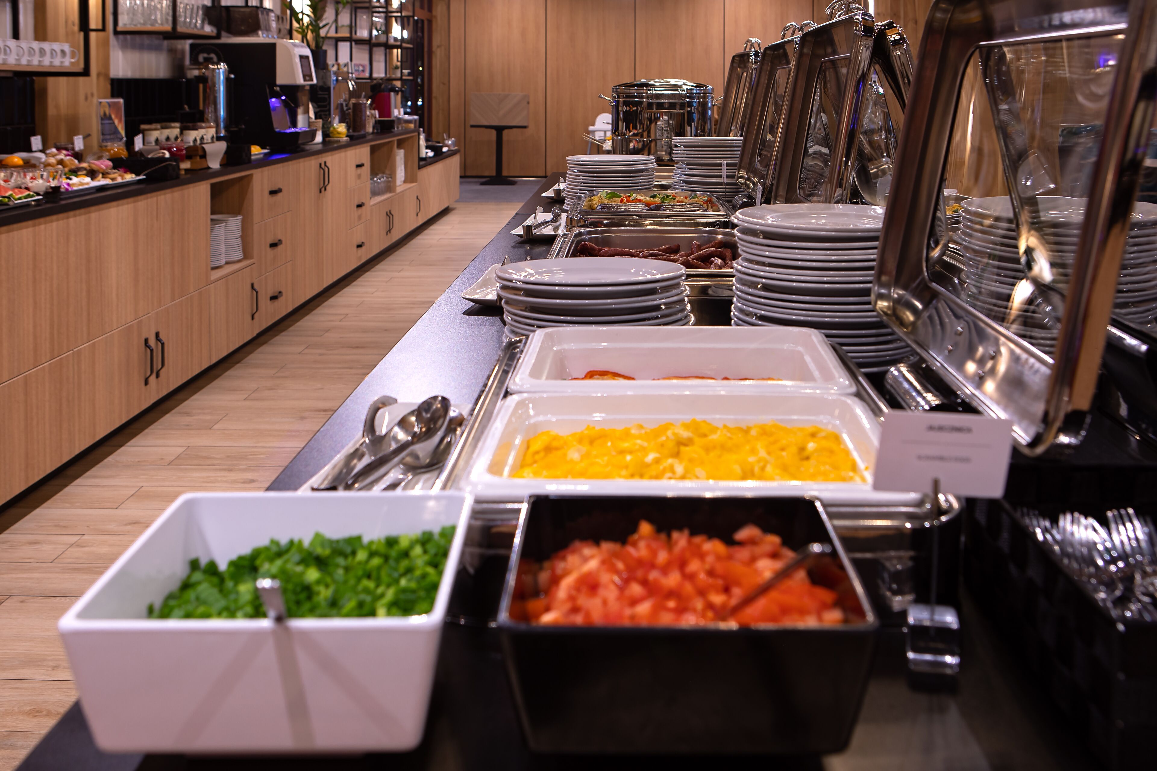 daily buffet breakfast (pln 75 per person)