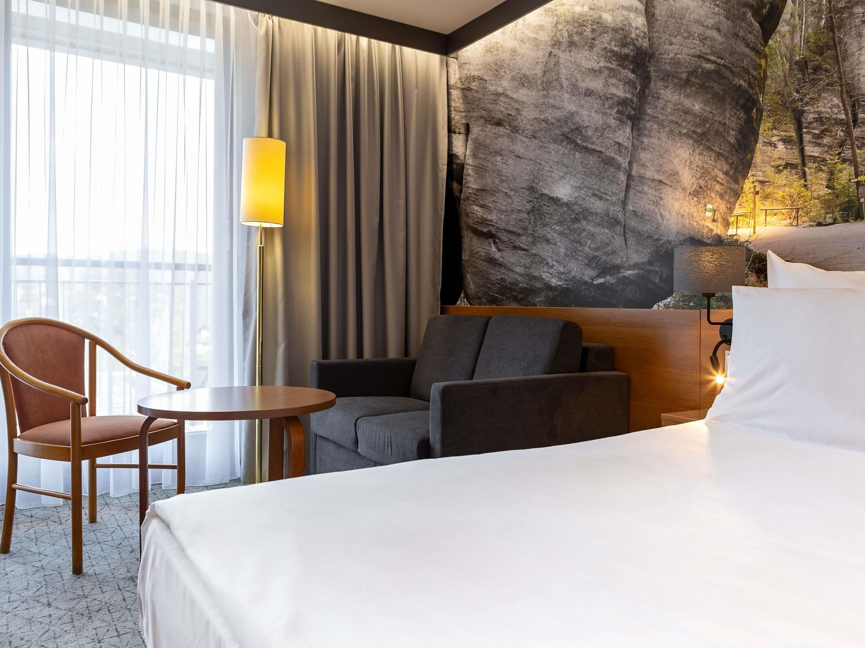 Standaard kamer, 1 queensize bed met slaapbank | Hypoallergeen beddengoed, een kluis op de kamer, een bureau