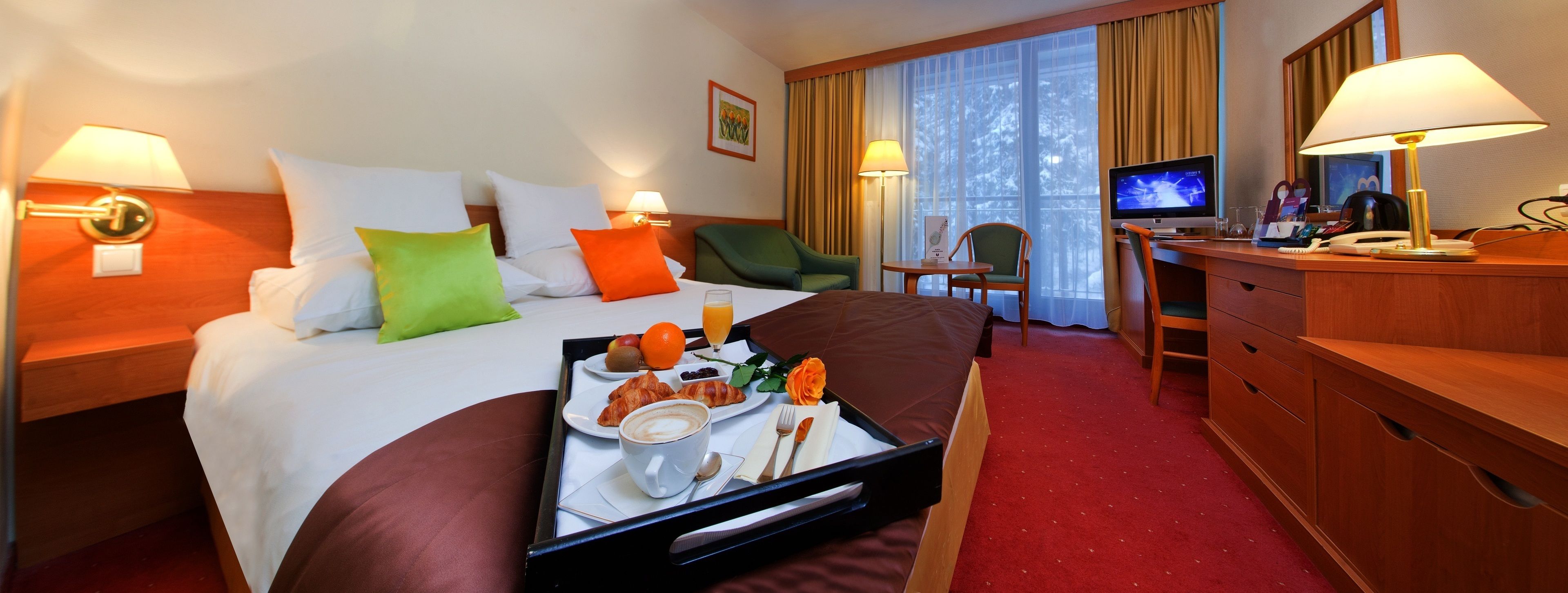 standard room, 1 queen bed with sofa bed | hypo-allergenic bedding, in-room safe, desk, iron/ironing board