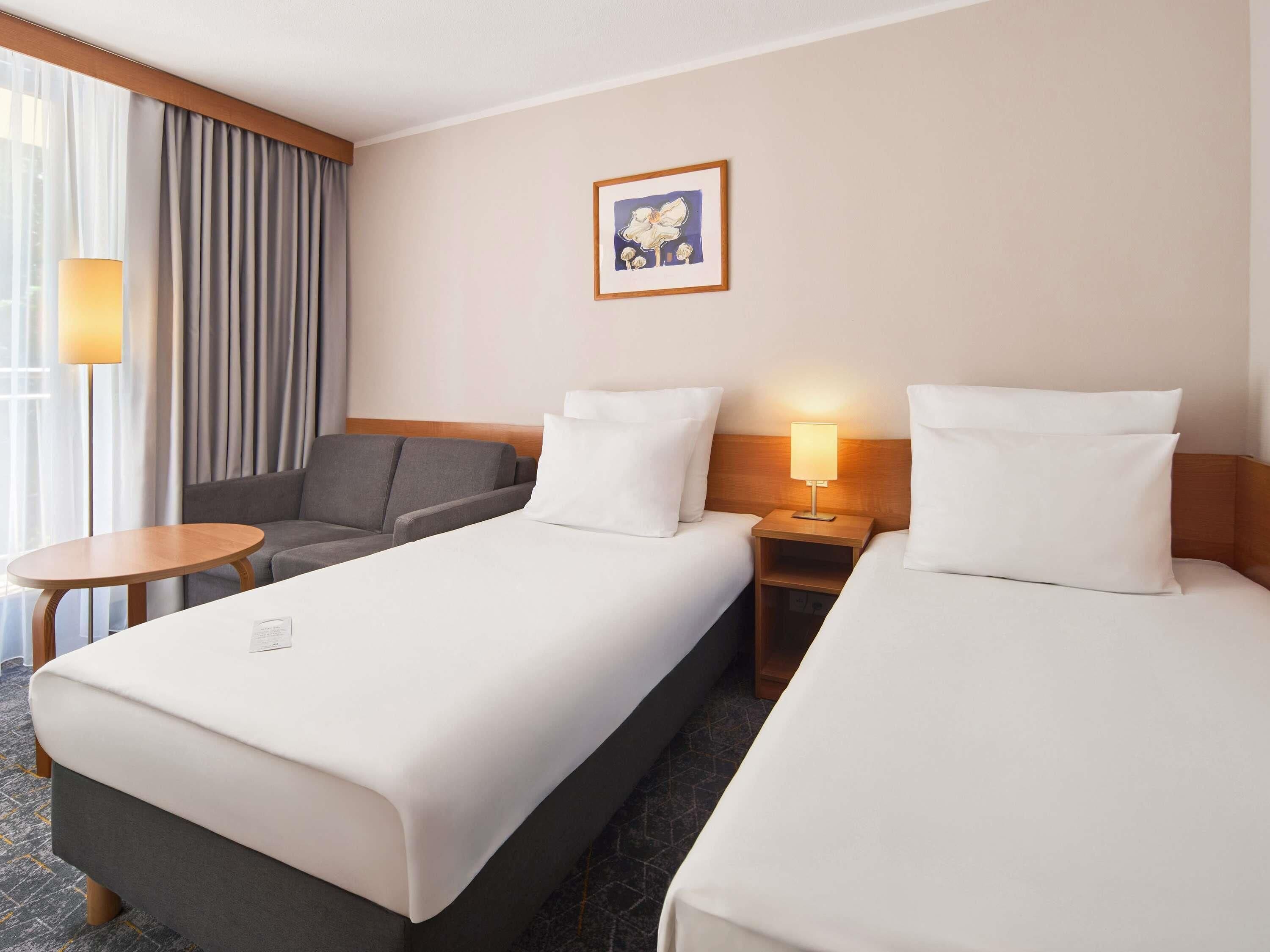 Standaard Twin kamer, 2 eenpersoonsbedden | Hypoallergeen beddengoed, een kluis op de kamer, een bureau