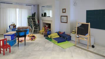 Área de juegos infantiles bajo techo