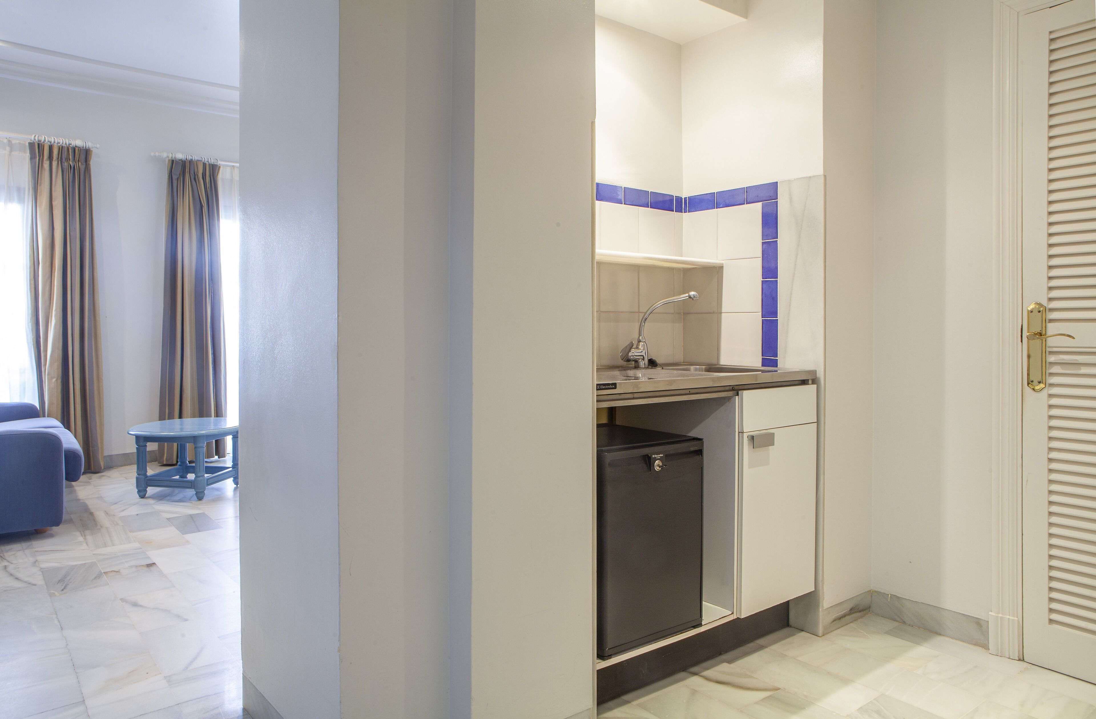 1 bedroom, free minibar items, desk, laptop workspace