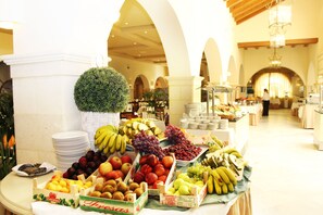 Colazione a buffet, servita tutte le mattine (12 EUR a persona) 