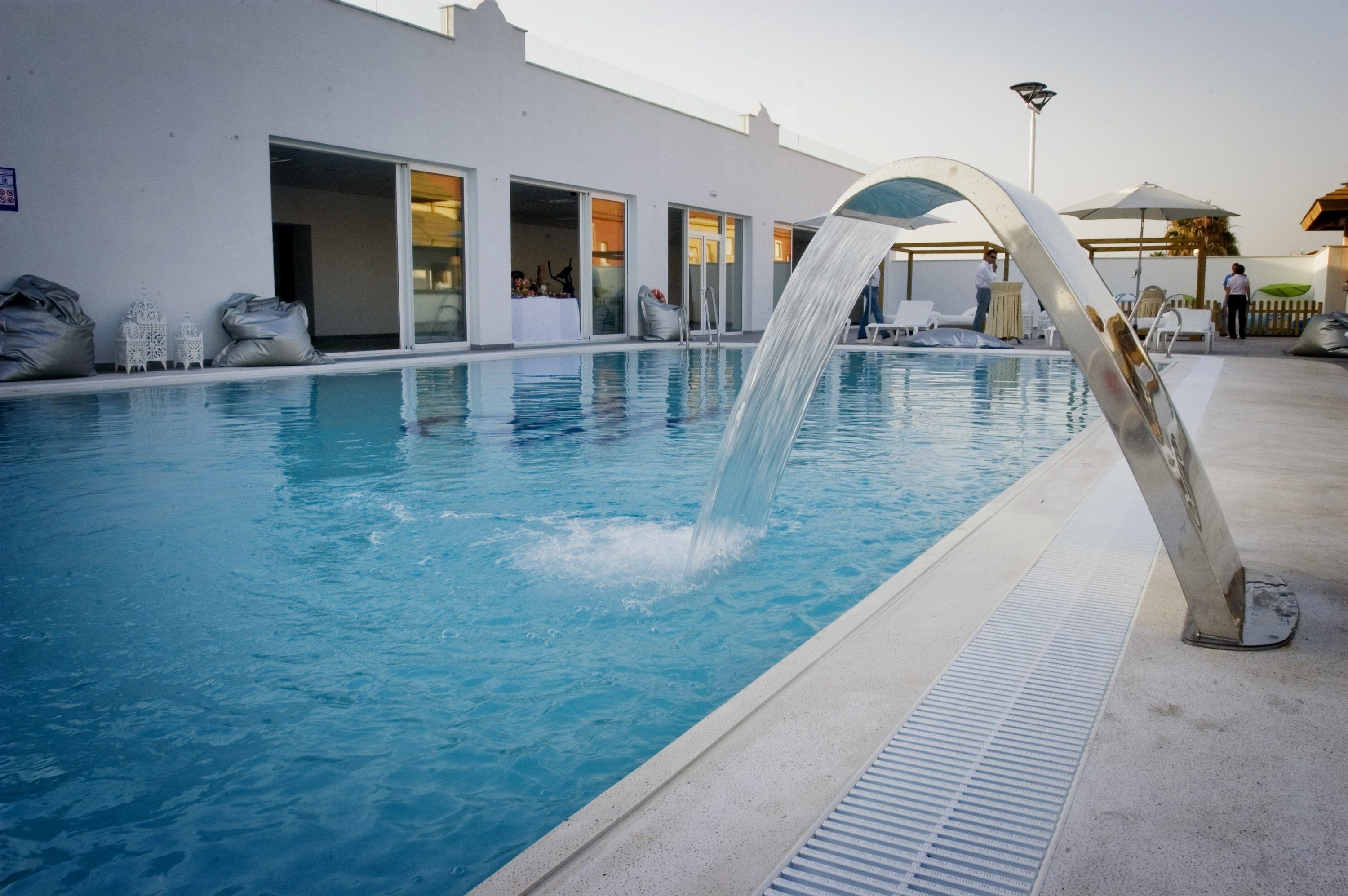 2 outdoor pools, pool loungers