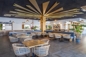 Breakfast and dinner served  - Playa De La Luz Hotel (Rota)