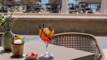 Breakfast, lunch, dinner served; international cuisine