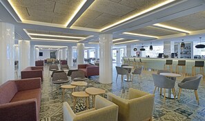 2 bars/lounges, 2 poolside bars