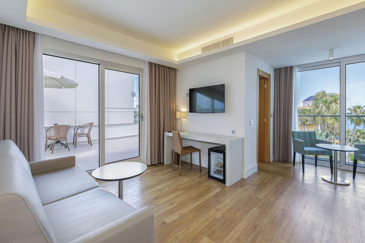 1 bedroom, minibar, in-room safe, desk