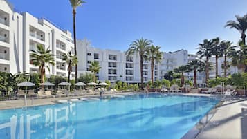 8 albercas al aire libre