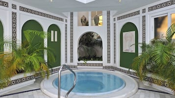 8 outdoor pools