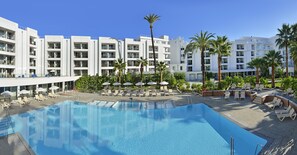 8 outdoor pools