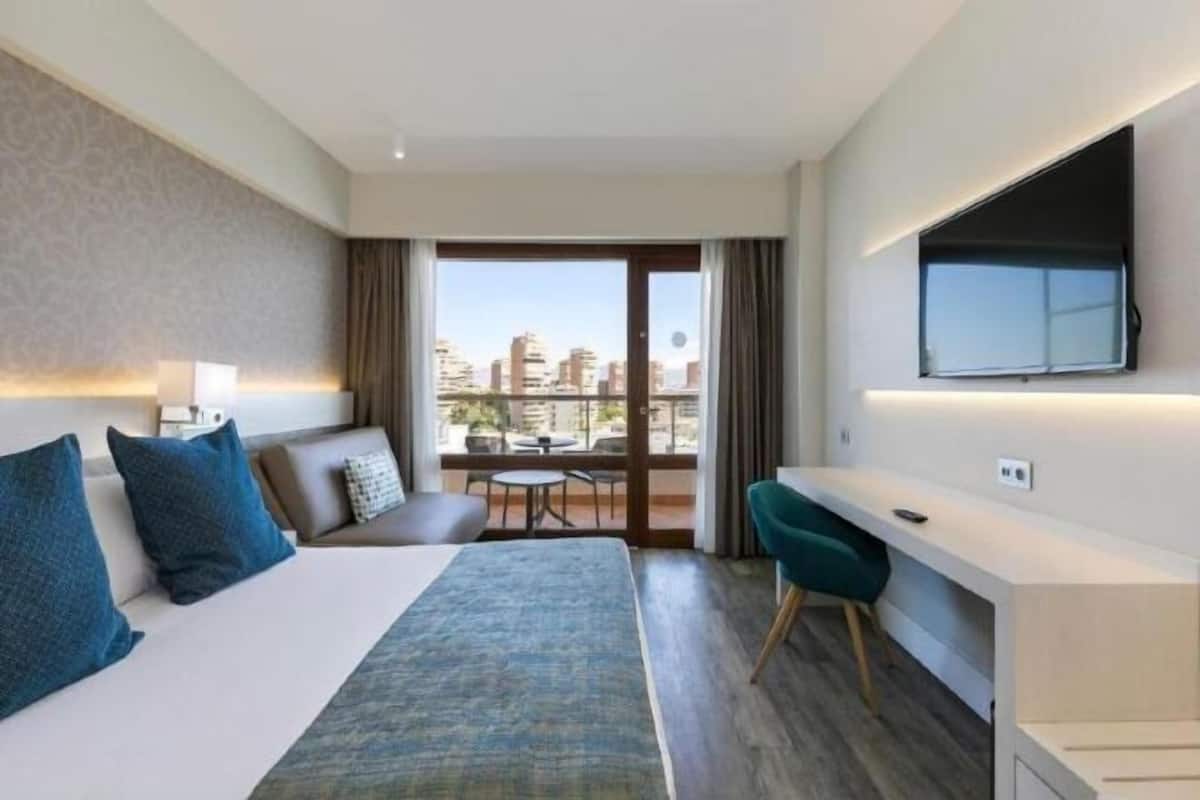 Premium bedding, in-room safe, desk, free WiFi