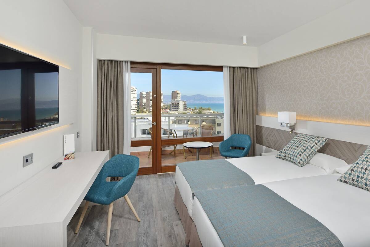 Luxe beddengoed, een minibar, een kluis op de kamer, een bureau