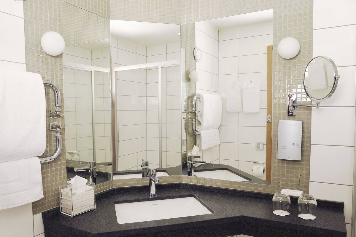 family room, multiple beds, non smoking | bathroom | hair dryer, towels