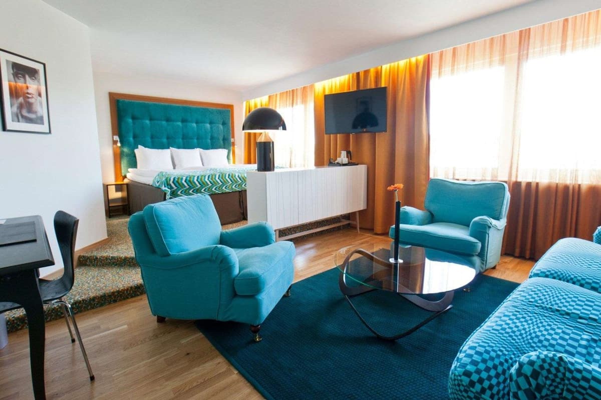 deluxe room, non smoking (2 single beds and sofa bed) | blackout curtains, cots/infant beds, rollaway beds, free wired internet